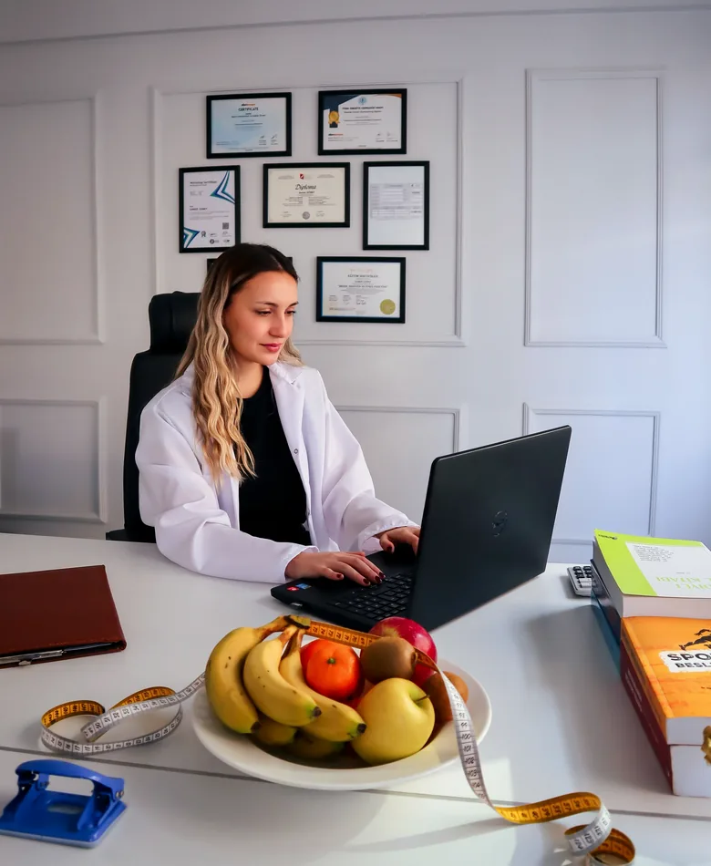 Regina Alcántara en consulta